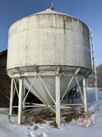 K101. approx 2000bus Friesen Hopper Bin on legs. (H) s/n13347 ***BIN MUST BE REMOVED BY JULY 1st 2026!!!***