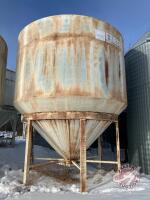 K101. approx 1100bus Friesen Hopper Bin on legs (A) s/n8115 ***BIN MUST BE REMOVED BY JULY 1st 2026!!!***