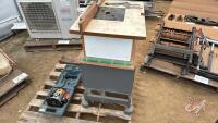 Router table and Black and decker corded router in case (JJ)