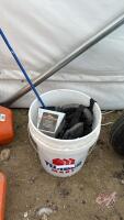 Dry wall mudding pail