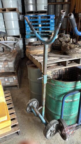 Barrel dolly (B)