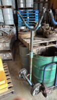 Barrel dolly (B)