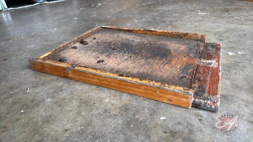 Bottom Board (wax dipped, sloped, low profile)