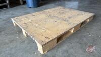Custom Super Pallet (multidirectional lift, plywood surface)