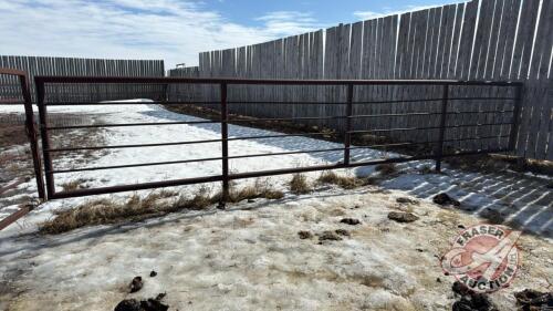 25&rsquo; freestanding panel (FFF)