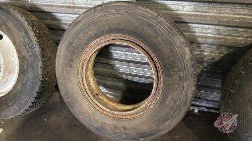11R24.5 HandKook Semi Tire on steel rim