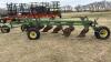 2 John Deere 3100 6 bottom plows hooked and tandem s/n104433 and s/n104427 - 9