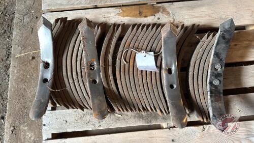 Pallet G (38) 2&rdquo; reversible spikes (1 new side)