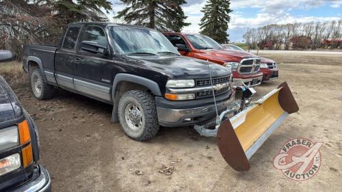 F59 2000 Chevrolet 2500 LT Truck, 381,694 showing, VIN# 1GCGK29U6YE149716, OWNER: Clarence Michie, SELLER: Fraser Auction Service Ltd______________________________________*TOD & KEY*