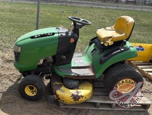 F69 John Deere L111 Lawn Tractor (KEYS)