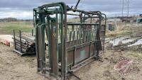 F137 Farmaster Big Valley Auto Headgate Squeeze Chute and Palp Cage