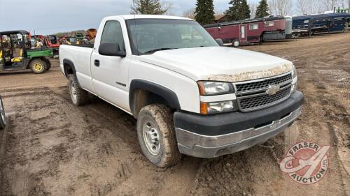 F219 2005 Chevrolet 2500 HD Silverado, ODO Not Functional, VIN# 1GCHC24U25E246058, OWNER: Owen J Alvis, SELLER: FRASER AUCTION SERVICE LTD_________________________________________________*TOD* (KEYS)