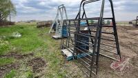 F212 NEW 10' 6 bar panel with 4' walk thru gate (D)