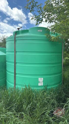 Approx 1750-gal green poly tank