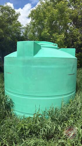 Approx 1250-gal green poly tank