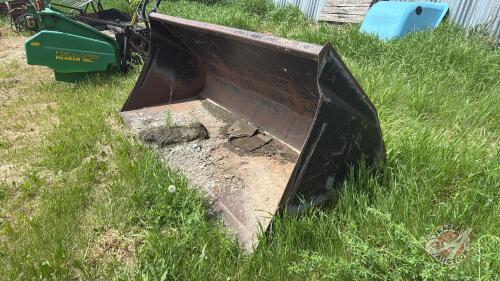 8&rsquo; Smooth edge bucket