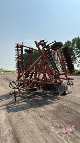 A74 27' Massey Ferguson 820 Tandem Disc