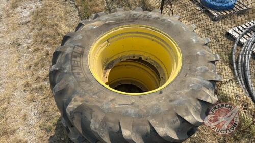 A89 Michelin Mach BIBMichelin Mach BIB 710/70R42 Tire on John Deere 4940 Rim (95%)