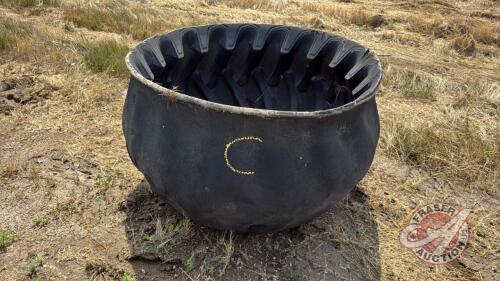 A82 Inverted Tire Cattle Feeder (C)