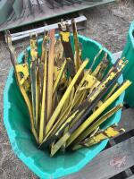 A146 Honey Bee Crop Lifter with Clip