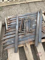 A171 24" Bucket Mount Manure Tines