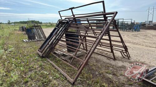 A183 10' x 12' Maternity Pen with Auto Catch Headgate (Brown/Black)