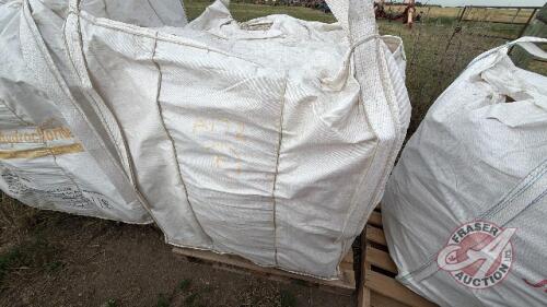 A172 Large Tote of Firewood / Cut Off Lumber (E)