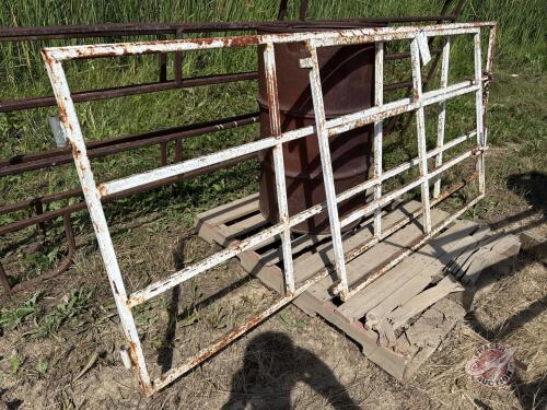 A261 8' and 4' 4-Bar Gates sell as lot