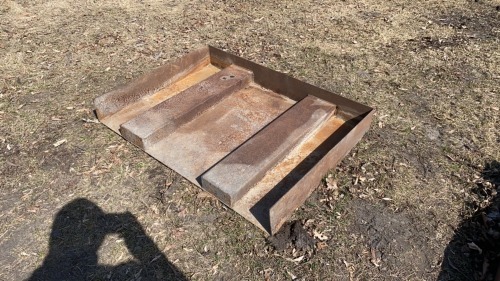 Dirt pan for pallet forks