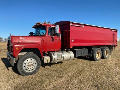 *1988 Mack Econodyne T/A grain truck, 090,970kms showing, VIN#2M2N187Y5JC022885, Owner: MOIR FARMS LTD, Seller: Fraser Auction____________ ***TOD, SAFETIED, KEYS***