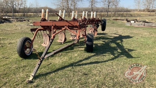 *5-bottom IH plow w/slotted shears & on-row heavy harrow tine