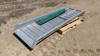 Livestock loading ramp F68