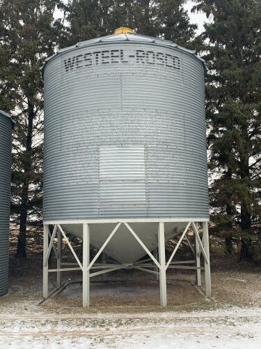 *Approx. 1800-bushel Westeel hopper bin