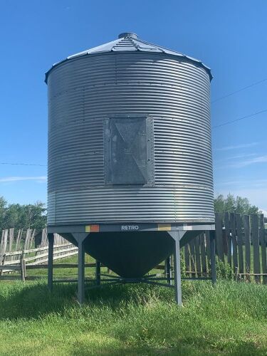 *Approx. 1800-bushel hopper bottom bin