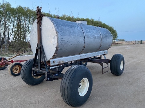 1000 gal water tank on 4 wheel wagon F79