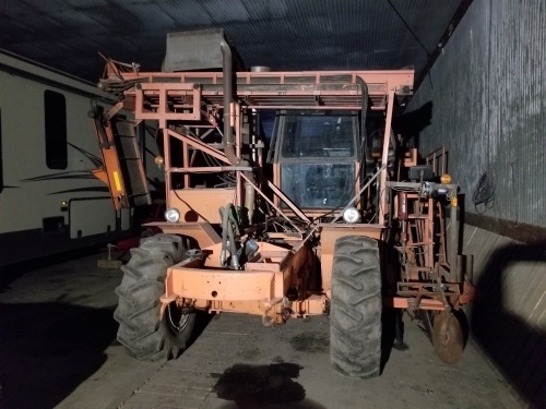 Self-Propelled 4wd single row carrot harvester