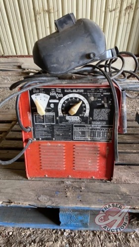 Lincoln 225/125 AC/DC arc welder w/cables and helmet