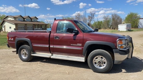 2001 GMC Sierra 2500 4x4 SLE 3/4 ton Reg Cab truck w/Duramax dsl, 223.900kms showing, VIN# 1GTHK24121E187967, SAFETIED Owner: Melvin J Lee, Seller: Fraser Auction___________