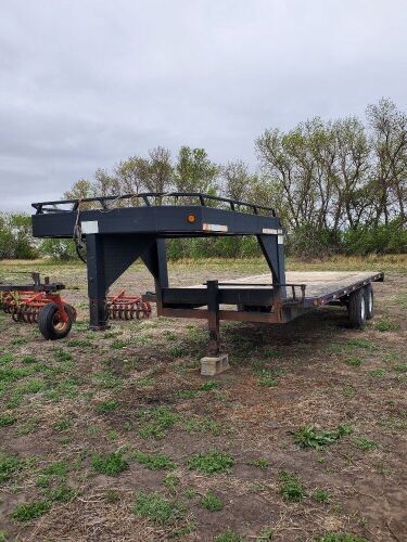 *2003 20' SRC T/A Gooseneck flat deck trailer, VIN#2S9FD02263E116141, Owner: Melvin J Lee, Seller: Fraser Auction__________