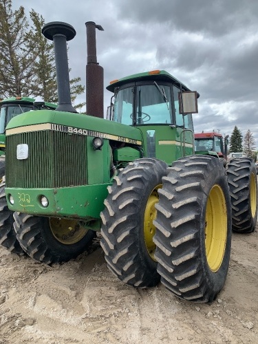 JD 8440 4WD Tractor w/2 remote hyd, 8607 hrs showing, s/n 003334R F121