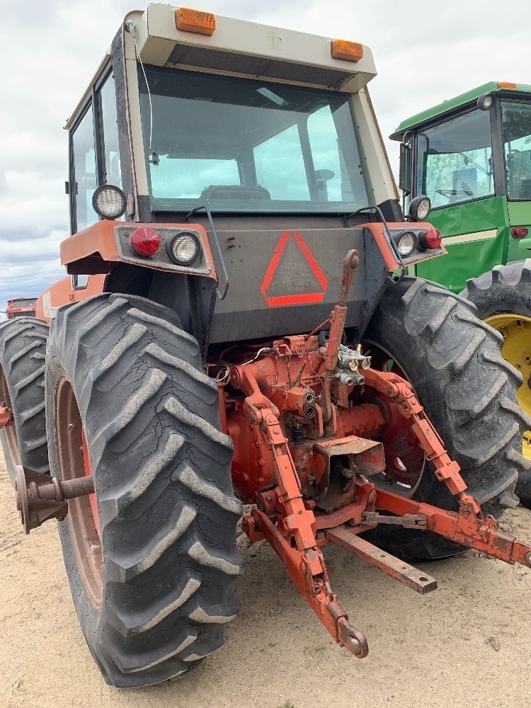 IH 3588 2 2 Tractor w/factory 3PT, with duals, 1654 hrs showing, s/n ...