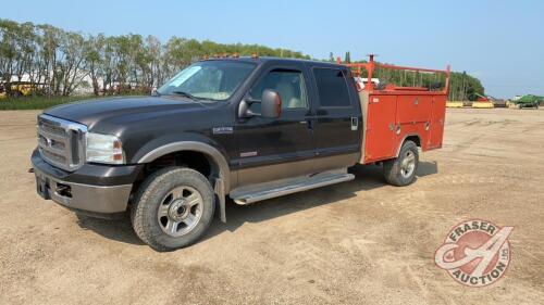 2005 Ford F250 SD Lariat truck w/service body, 420,160 kms showing, VIN#1FTSW21PX5EC94967, H39, Owner: Lonnie D Studer, Seller: Fraser Auction________________ ***TOD & keys - office trailer***