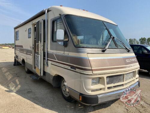 1989 Southwind Motorhome, 110,566 showing, VIN#1GBKP37W3K3318037, H87, Owner: 6847961 Manitoba Ltd, Seller: Fraser Auction_____________ ***TOD & Keys - office trailer***