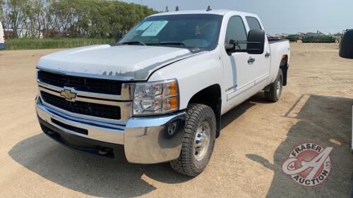 2009 Chevrolet Silverado 2500 HD LT C1 Crew Cab, 272,401 kms showing, VIN#1GCHK43K29F124606, H54, Owner: Burgess Farms Ltd, Seller: Fraser Auction______________ *** TOD & keys - office trailer***