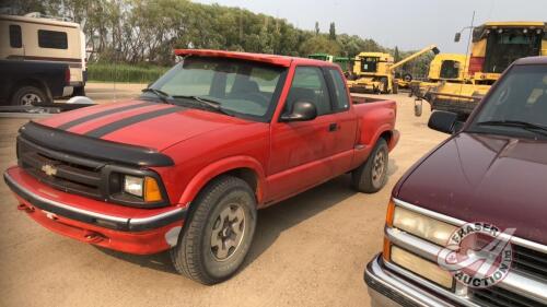 1994 Chevrolet S10 4+cab, extended cab, MPI STATUS REBUILT, 253,586 kms showing, VIN# 1GCDT19W1RK111292, H112, Owner: Michael A Bok, Seller: Fraser Auction_______________ *** TOD, Keys, & detachable radio& remote - office trailer***