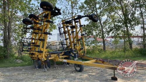 33’ Ezze-on Cultivator w/knock-on sweeps, 3-bar harrows, H134