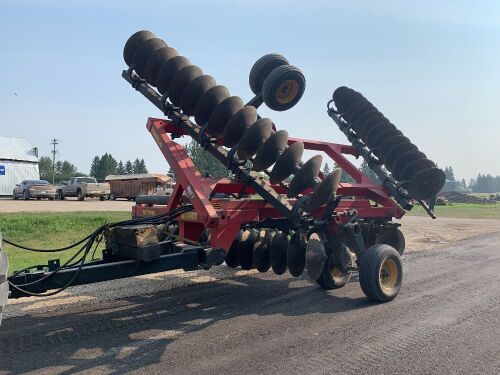 25' Versatile Ezze-ON Tandem Disk, 24" smooth discs front & back, scapers, some new bearings, replaced seals on 1 hyd cylindere, 11L-15 tires, s/n1600-82-016011, A48