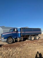 *1989 IH 8900 T/A Grain Truck, 601,673 kms showing, VIN#1HSJYG2R7KH645886 Owner: Melvin J Lee, Seller: Fraser Auction_________***TOD, KEYS***