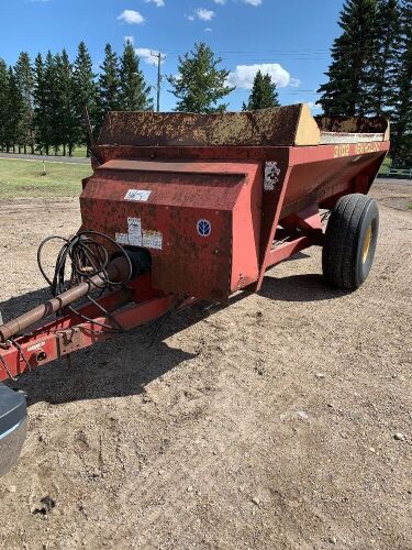 NH 3102 s/a Manure Spreader, side delivery, s/n105048, A62 (COMES WITH PTO SHAFT)