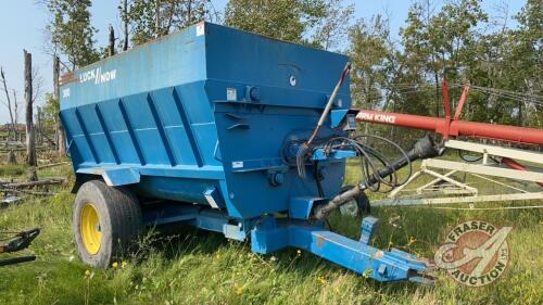 Luck Now 300 s/a 4-auger mixer feed wagon